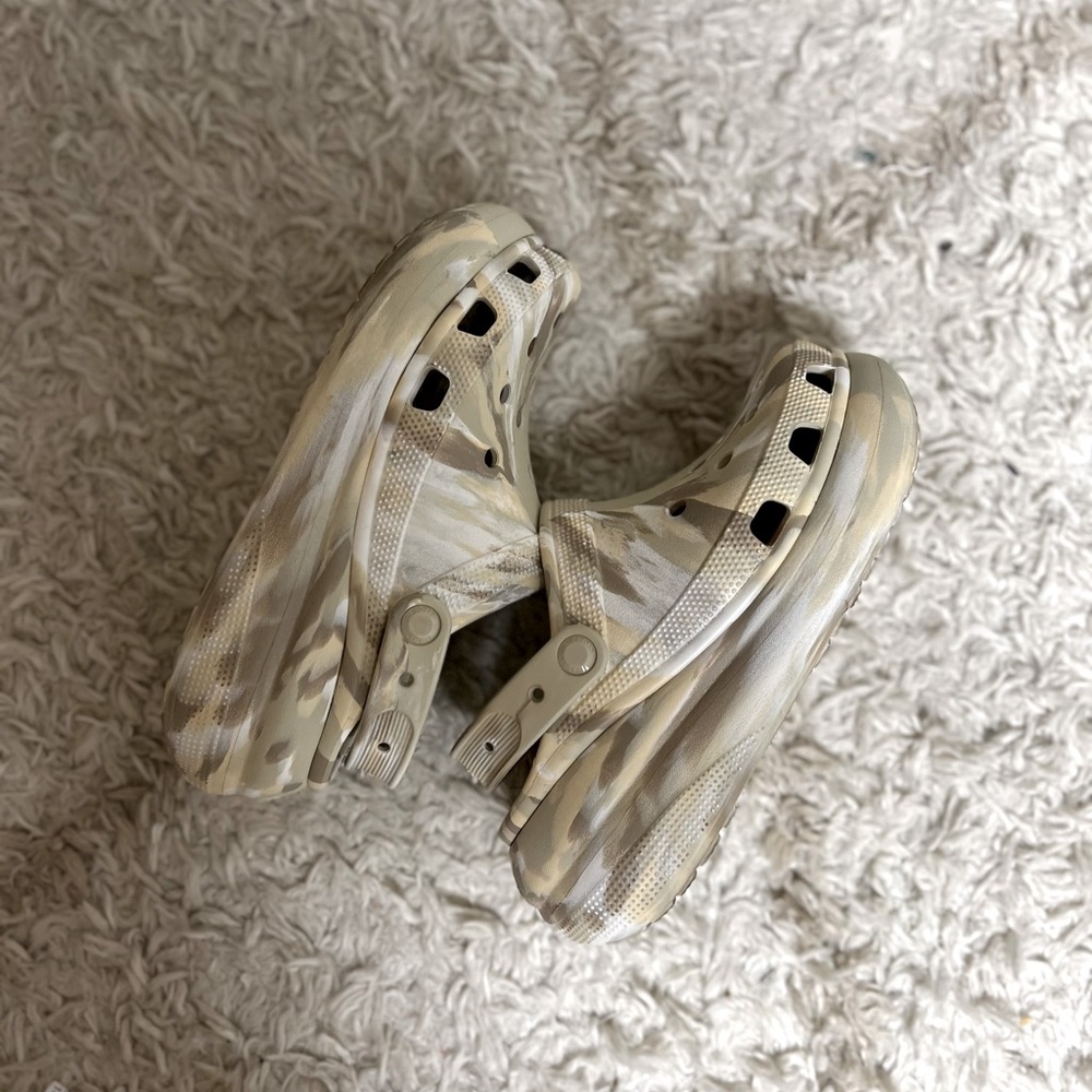 Marble Platform Crocs - Picture 6 of 7